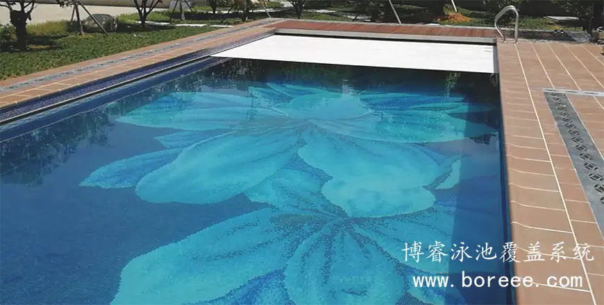 有花图案的游泳池安装浮条自动游泳池盖
